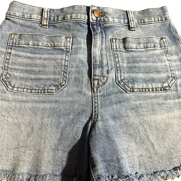 Madewell high-rise shorts frayed bottoms, size 28. Good condition. 98% cotton. - Picture 2 of 6